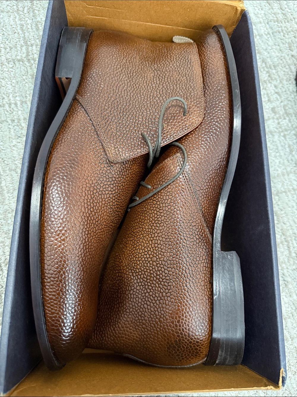Men's Pebble-Grain Leather Chukka Boots — Brown